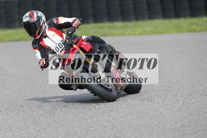 /53 16.09.2025 Track Day Domi Aegerter ADR/Gruppe rot/88